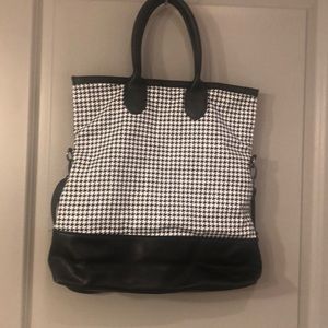 Punctuate Baker Street Houndstooth Tote!
